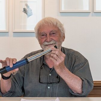 Wilhelm Schiefer mit dem Fernrohr des Galilei; Foto: Klaus Stevens