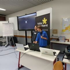 1. Kaarster Culture Hacking Party – Lennart und Valentin präsentierten ihre Spiele, die an Monty Pythons erinnerten; Foto: (c) Frank Ahlert