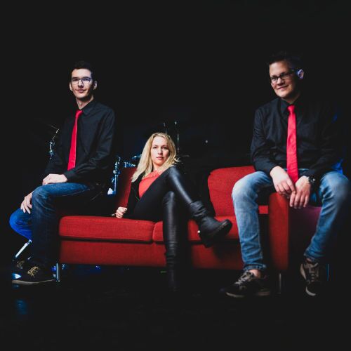 KaYvo – Livemusik Akustik-Pop/Rock Trio; Bildrechte: KaYvo